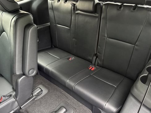New 2025 Toyota Highlander Limited image 17