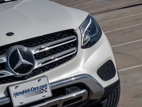Used 2019 Mercedes-Benz GLC 300 4MATIC image 5