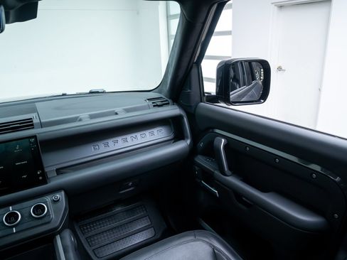 Used 2025 Land Rover Defender 110 V8 AWD/4WD image 11