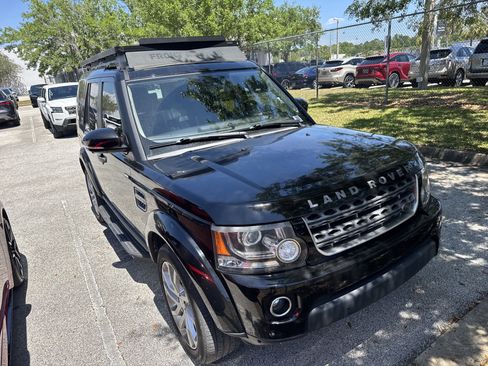 Used 2016 Land Rover LR4 HSE image 2