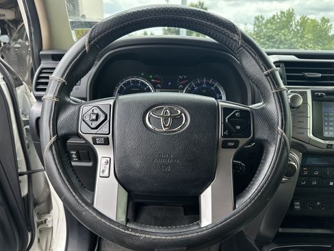 Used 2018 Toyota 4Runner Limited AWD/4WD image 17