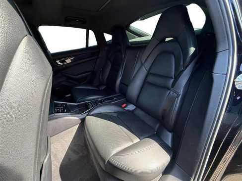 Used 2019 Porsche Panamera image 16