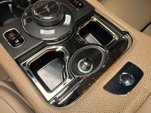 Used 2014 Rolls-Royce Wraith image 25