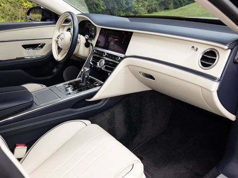Used 2024 Bentley Flying Spur V8 AWD/4WD image 4