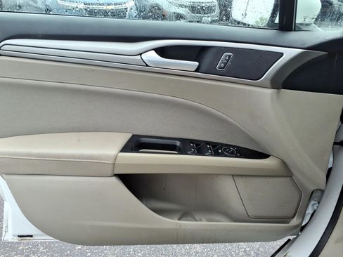 Used 2020 Ford Fusion SE FWD image 24