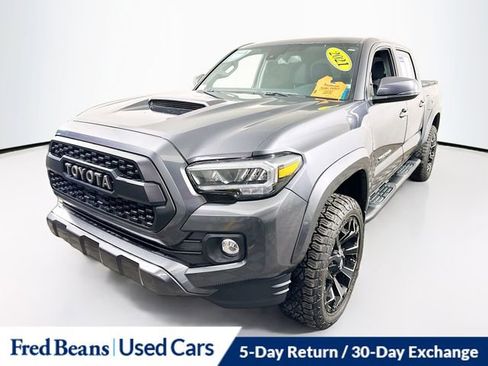 Used 2021 Toyota Tacoma TRD Sport w/ Technology Package image 3