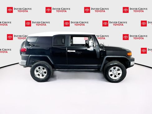 Used 2011 Toyota FJ Cruiser 4WD w/ Upgrade Pkg image 4