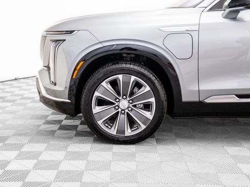 New 2026 Cadillac Vistiq Luxury w/ LPO, Floor Liner Package AWD/4WD image 35