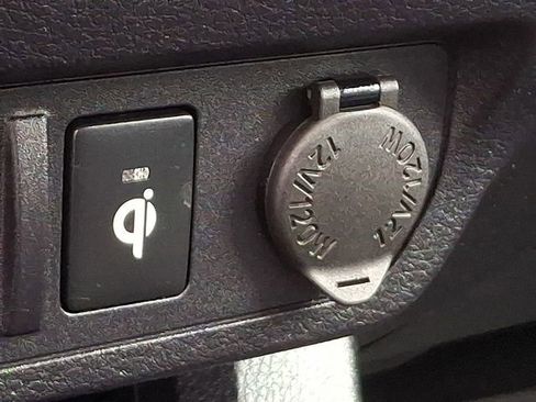 Used 2018 Toyota Tacoma Limited image 28