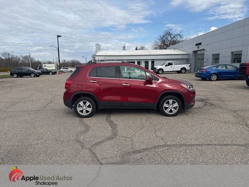 Used 2019 Chevrolet Trax LT w/ LT Convenience Package image 6