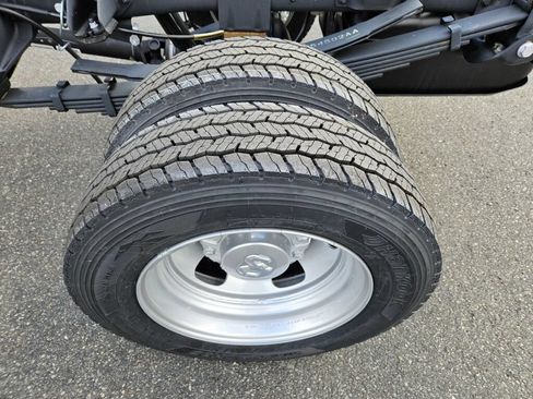 New 2025 RAM 5500 4x4 Regular Cab image 14