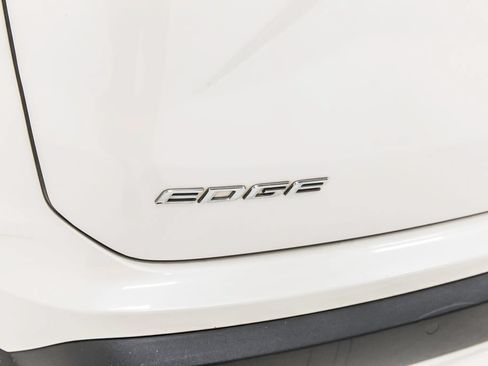 Used 2019 Ford Edge Titanium FWD image 5