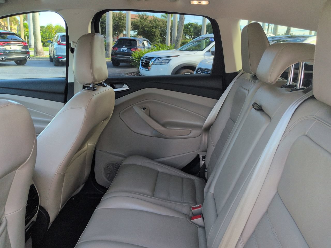 Used 2018 Ford Escape Titanium w/ Ford Safe & Smart Package FWD image 14