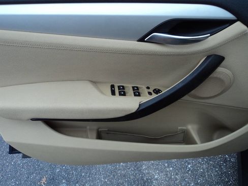 Used 2013 BMW X1 sDrive28i w/ Premium Pkg RWD image 12