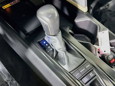 Used 2025 Toyota Camry SE FWD image 15