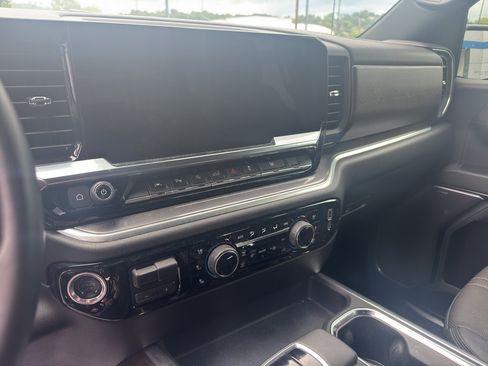Used 2026 Chevrolet Silverado 1500 High Country AWD/4WD image 10