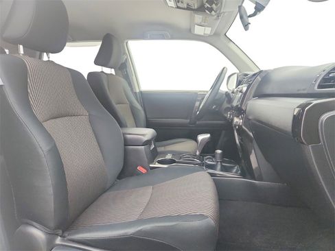 Used 2014 Toyota 4Runner Limited image 22