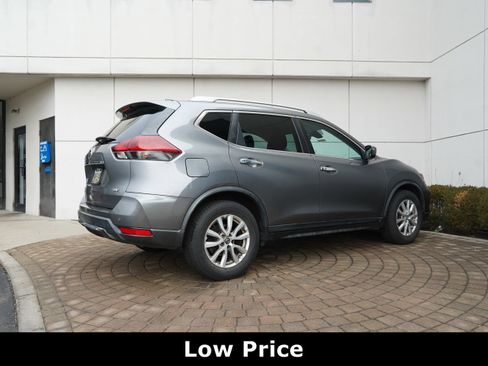 Used 2019 Nissan Rogue SV image 3