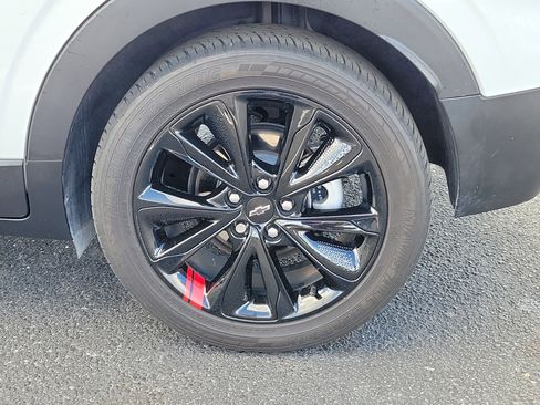 Used 2023 Chevrolet Bolt EUV LT w/ Convenience Package image 9