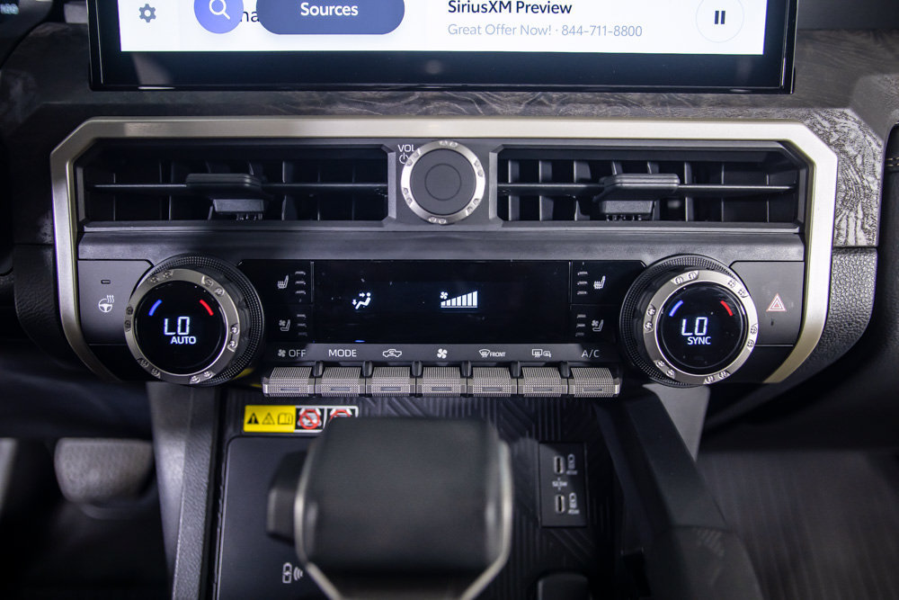Used 2025 Toyota Tacoma Limited AWD/4WD image 28