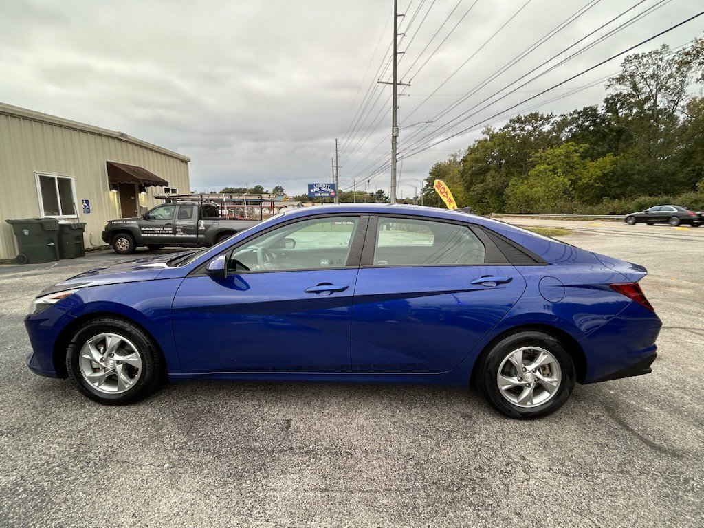 Used 2021 Hyundai Elantra SE FWD image 3