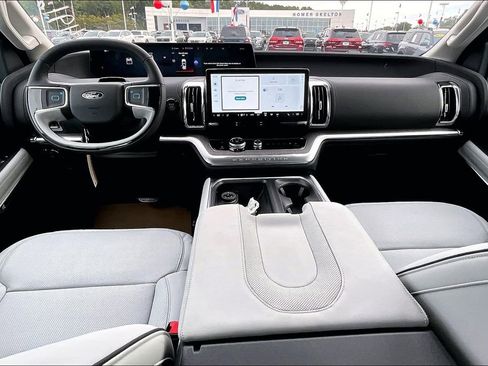 New 2025 Ford Expedition Platinum w/ Platinum Ultimate Package image 5