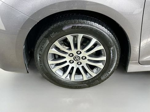 Used 2020 Toyota Sienna XLE FWD image 16