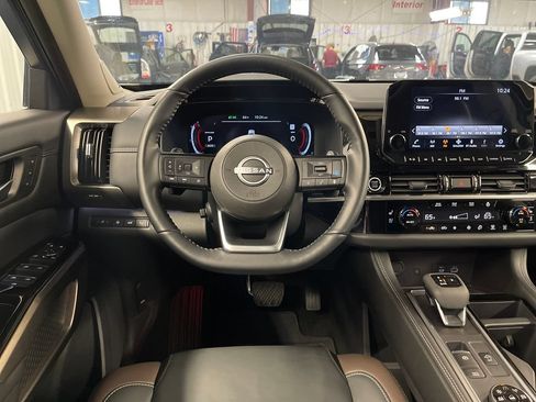 Certified 2024 Nissan Pathfinder Platinum AWD/4WD image 20