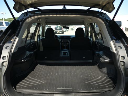 Used 2017 Nissan Rogue SV AWD/4WD image 40