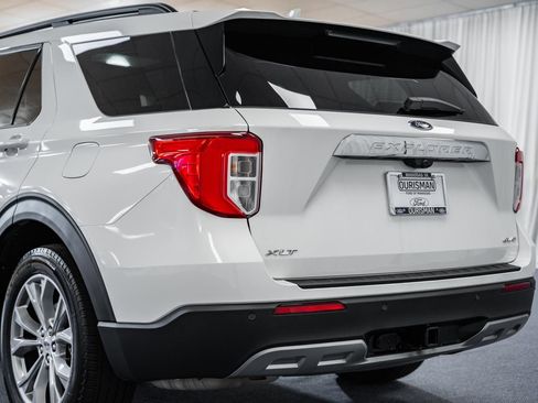 Used 2022 Ford Explorer XLT w/ Equipment Group 202A image 6