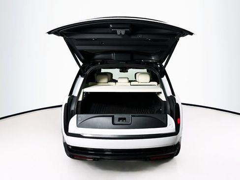 Used 2025 Land Rover Range Rover Autobiography AWD/4WD image 6