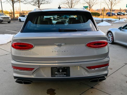 Used 2022 Bentley Bentayga image 6