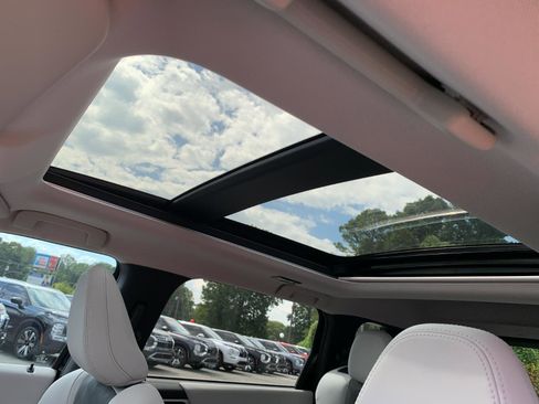 New 2025 Mitsubishi Outlander SE image 18