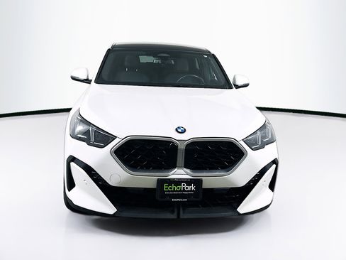 Used 2025 BMW X2 xDrive28i image 2