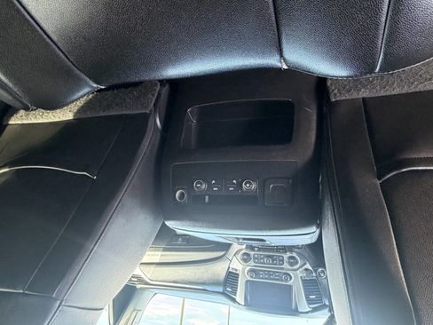 Used 2017 GMC Yukon XL SLT AWD/4WD image 16
