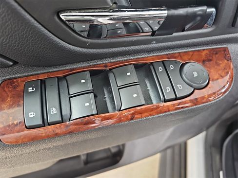 Used 2010 Chevrolet Tahoe LTZ image 32