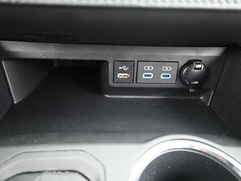 Used 2022 Toyota Highlander XLE image 27