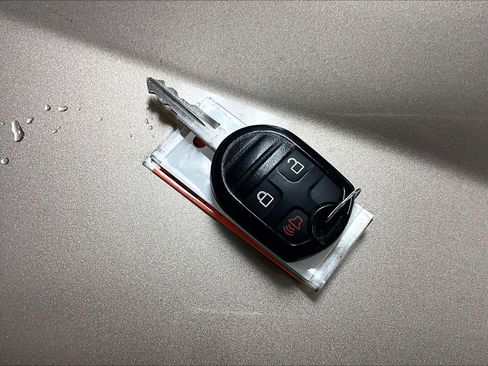 Used 2011 Ford F250 XLT w/ Camper Pkg image 9