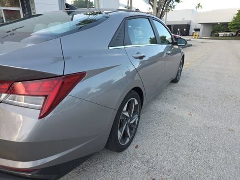Used 2023 Hyundai Elantra Limited FWD image 4