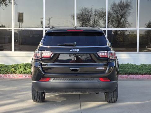 Certified 2022 Jeep Compass Latitude image 6