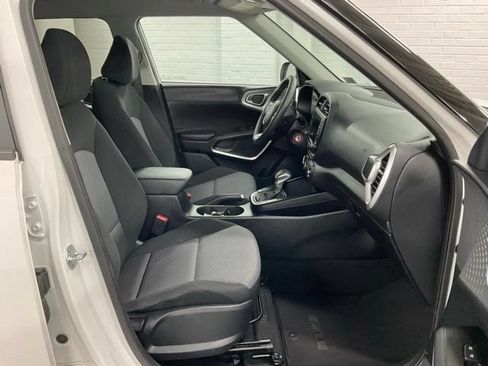 Used 2025 Kia Soul LX w/ LX Technology Package FWD image 18