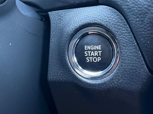 Used 2025 Toyota RAV4 XLE AWD/4WD image 21
