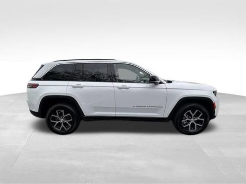 Used 2025 Jeep Grand Cherokee Limited w/ Luxury Tech Group II AWD/4WD image 10