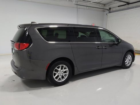 Used 2022 Chrysler Voyager LX image 10