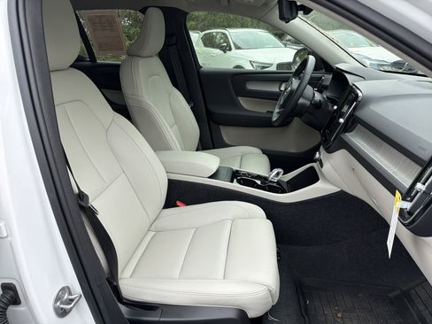 Used 2026 Volvo XC40 B5 Ultra w/ Protection Package Premier image 67