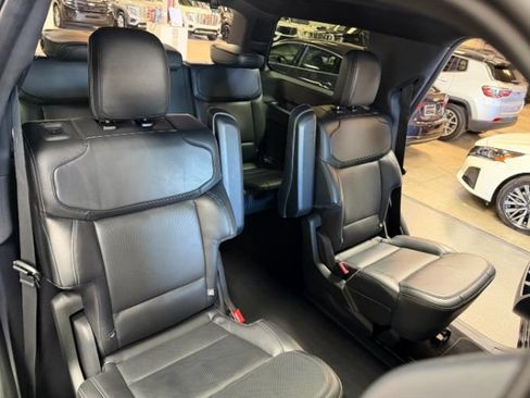 Used 2025 Ford Expedition Platinum w/ Stealth Appearance Package AWD/4WD image 32