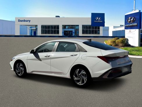 New 2026 Hyundai Elantra Limited FWD image 4