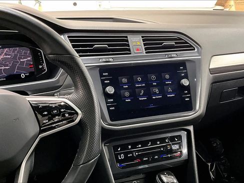 Used 2024 Volkswagen Tiguan SEL R-Line image 8