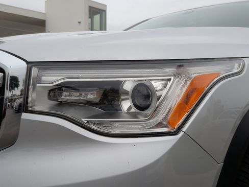 Used 2019 GMC Acadia SLT image 6