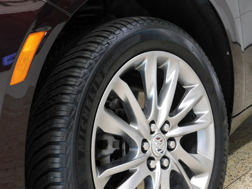 Used 2024 Buick Enclave Avenir AWD/4WD image 18